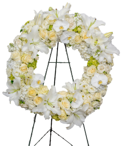 TRADITIONAL ELEGANCE WREATH